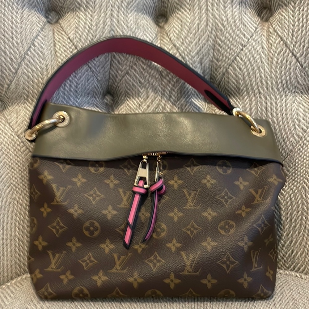 Authentic Louis Vuitton Tuileries Besace Handbag.